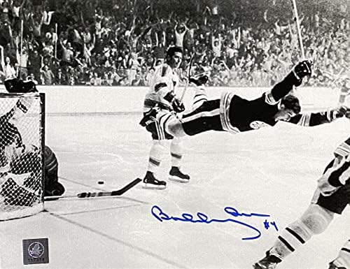 בובי אור החתום על בוסטון ברוינס שער מעופף 8x10 צילום GNR - תמונות NHL עם חתימה